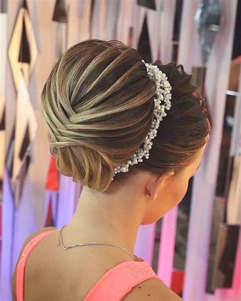 We Are Introducing You With Top 5 Prom Hairstyles Which You May Decide To Use For That Night