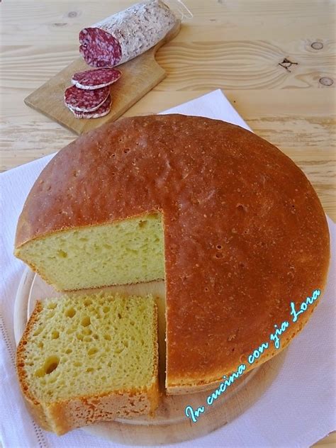 Portate a bollore in una casseruola il latte con un pizzico di sale. Pizza di formaggio di Pasqua umbra | Ricetta ed ...