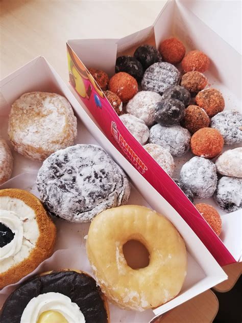 Everyone Deserves A Sweet Treat Dunkin Donuts Donuts Munchkins Yummy Food Dessert