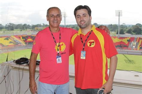 Jacir de oliveira é uma das vozes mais conhecidas do rádio esportivo paranaense e tem como bordão o grito de 'tá lá', na narração de um gol. Fotojornalismo Curitiba: No Acre I