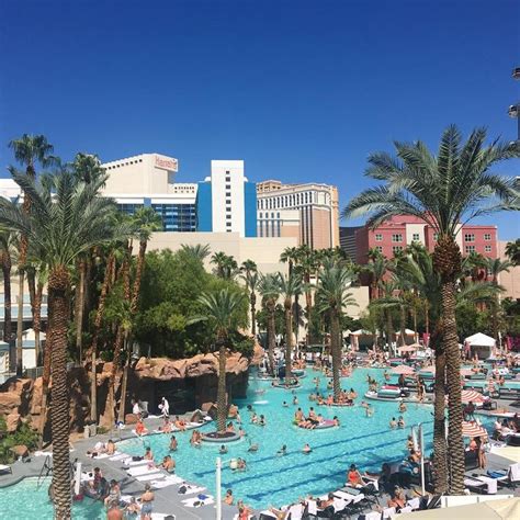 Best Pools In Las Vegas 101 Guide To The Hottest Rooftop Pool Parties Celebrity Appearances