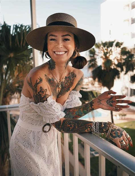 Hot Tattoos Body Art Tattoos Girl Tattoos Tattoos For Women Tattoed Women Tattoed Girls
