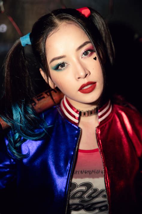 Mới đây, chi pu đăng tải hai bức hình gợi cảm trên trang instagram cá nhân. Chi Pu đã khiến fan 'mất máu' vì quá nóng bỏng