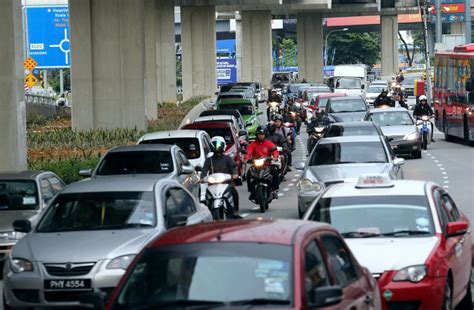 Pesuruhjaya polis sabah datuk hazani ghazali berkata, tindakan itu perlu diambil bagi memastikan masalah kesesakan di sekolah. Hujan lebat laluan utama KL sesak | Wilayah | Berita Harian