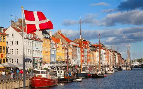 Η δανία έχει ένα εύκρατο κλίμα, λόγω της εγγύτητας της βόρειας θάλασσας και της βαλτικής. Δανία