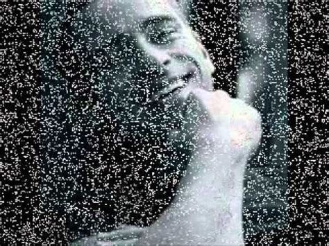 Eros ramazzotti y patsy kensit interpretan a duo el tema la luce buona della stelle en el especial de nochevieja de tve super 88. Eros ramazzotti La luce buona delle stelle - YouTube