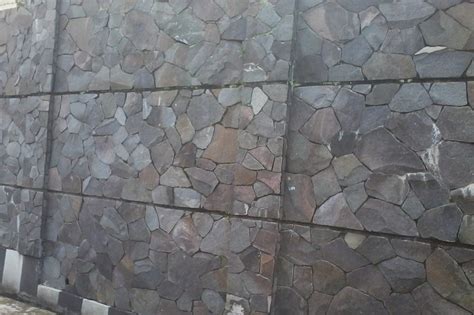 Batu Alam Yang Bisa Tampilkan Suasana Alami Di Rumah Batu Andesit