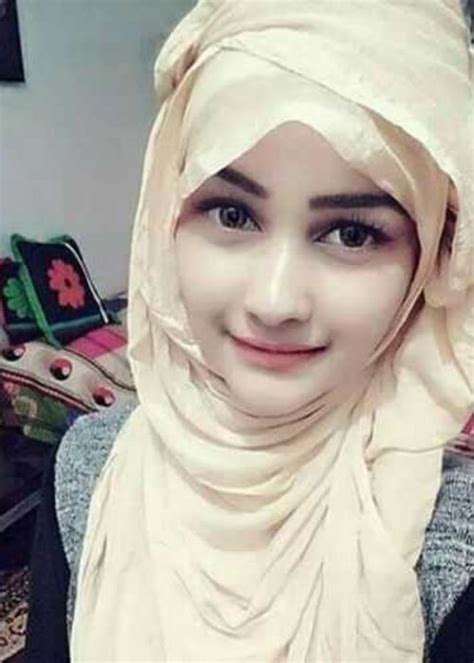 Wanita cantik muslimah indonesia yang menghiasi laman sosial media dan jadi pusat perhatian. Muslimah Cantik Cari Jodoh Di Malang | Islamic girl, Dehati girl photo, Muslim girls