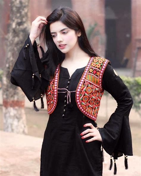 Pin By Anjum On Dresses Sleeves Designs For Dresses Pakistani Dress Design Fashion