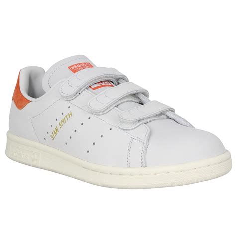 Adidas originals stan smith scratch chez les hommes, ce style 90's se traduit par un retour du style streetwear, avec ses bons gros logos. basket stan smith scratch