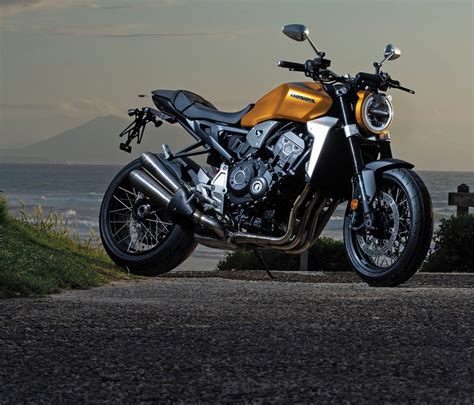 Listen for the screaming high. 50º Aniversário da Honda CB 750 - A primeira Superbike ...