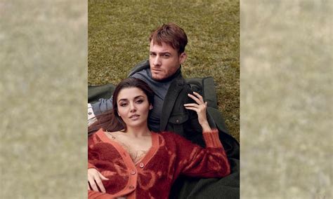 İkisi titrek bir çift olur, ancak bir çalışma nesnesi arayan çılgın bir bilim adamı ortaya çıkar. Hande Erçel y Kerem Bürsin, protagonistas de 'Love is in ...