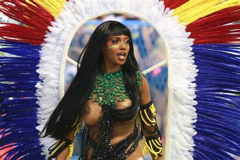 Carnaval 2019 O Que Não Faltou Foram Peitos E Aqui Está A Melhor