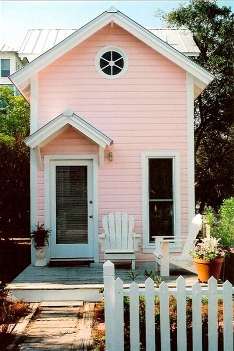 She Sheds Are Redefining Garden Bliss In 2020 Tiny Cottage Pink