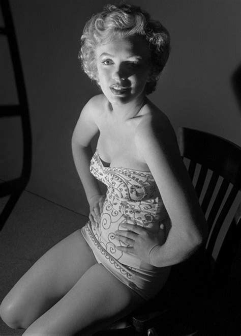 Marilyn Monroe By Earl Theisen Dyed Blonde Hair Gentlemen Prefer