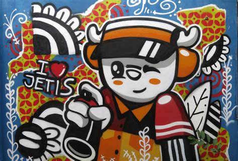 Pesona batik indonesia lewat seni lukis mural. Kerennya Lukisan Mural di Kampung Batik Jetis Sidoarjo ...