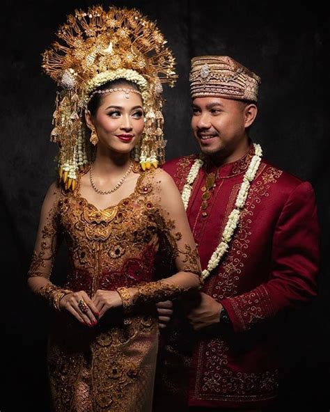 Selain itu, ada sepuluh rekomendasi aksesoris hijab yang bagus yang bisa dijadikan referensi. Toko Aksesoris Untuk Pengantin - Aksesoris Kita