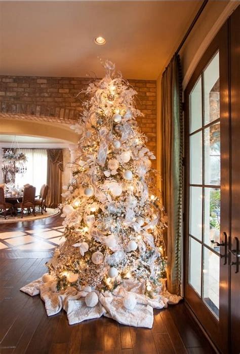 21 Silver Christmas Tree Décor Ideas Digsdigs