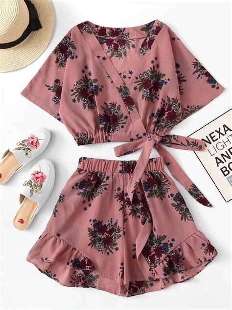 Floral Print Knot Side Crop Top With Shorts Fashion Outfits Casual