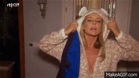 Later staan ook nog logeerpartijtjes bij roy donders, dj hardwell, bridget maasland, beau van erven. chantal janzen blijft slapen on Make a GIF