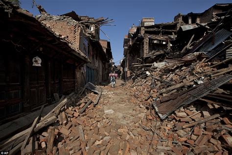 Nepal Earthquake Pictures Show Extent Of Destruction Across Kathmandu Daily Mail Online