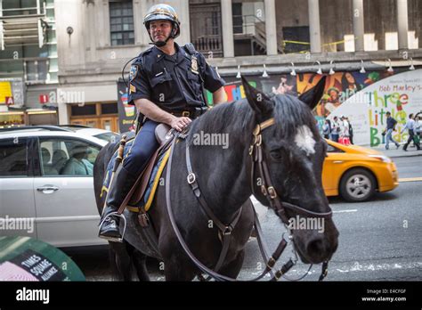 Nypd Mounted Unit Hi Res Stock Photography And Images Alamy