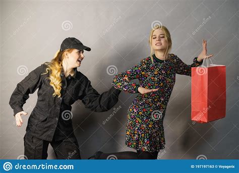 Security Guard And Shoplifter Stock Image Image Of Woman Guard 197197163
