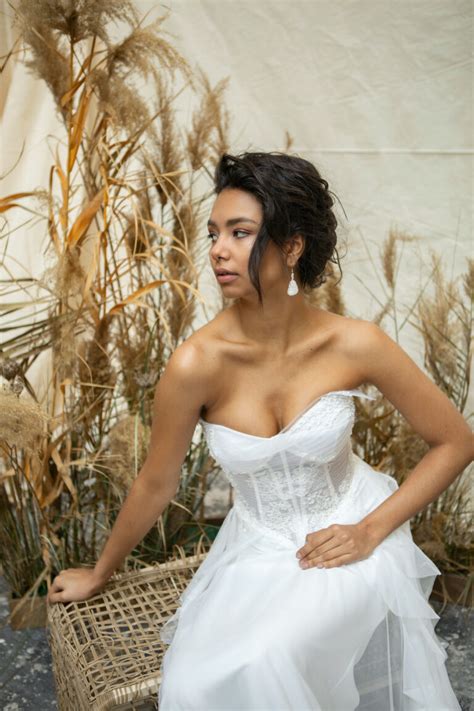 Yeliz yeşilmen, 17 aralık1978 tarihinde,i̇stanbul'da dünyaya geldi. Yeliz Cengiz Moda Evi - İzmir Gelinlik Fiyatları ...