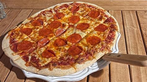 What Makes Chicago Thin Crust Pizza Unique