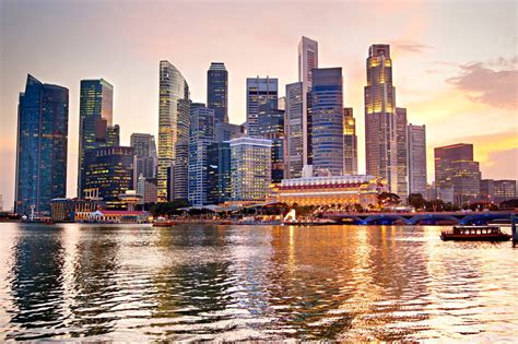 Fundada como una colonia comercial británica en 1819, desde su independencia, se ha convertido en uno de los países más prósperos del mundo y cuenta con el puerto más activo del mundo. Singapur - Australien: Markante Vorzeigemetropole Asiens