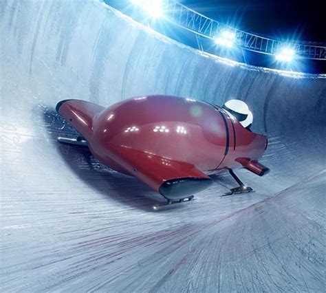 Traverser la route, départ de l'autre côté de la centrale erdf. Bobsleigh La Plagne - Une expérience unique en France
