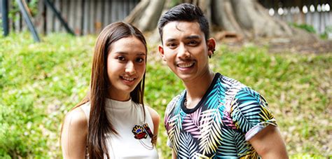 Jun 20, 2021 · ต่อมา เกิดเรื่องฮาๆเมื่อทางร้านมีการติดป้ายประกาศจับ แน็ก ชาลี กับ เบิ้ล ปทุมราช พร้อมติดแฮชแท็ก #saveอีหลีน่าคาเฟ่ "เบิ้ล ปทุมราช อาร์สยาม" ปล่อยเพลงใหม่ "หน้าโหดโหมดคิตตี้ ...