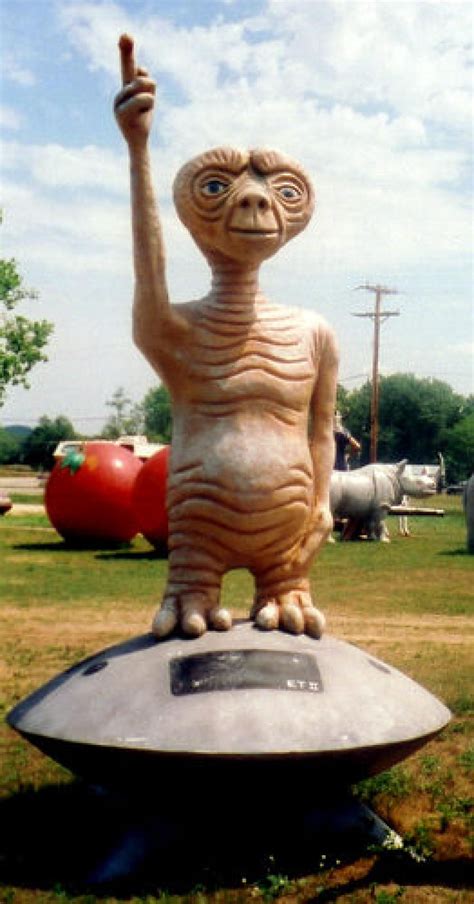 A Giant Statue Of Et Trying To Phone Home In Sparta Wisconsin Iowa