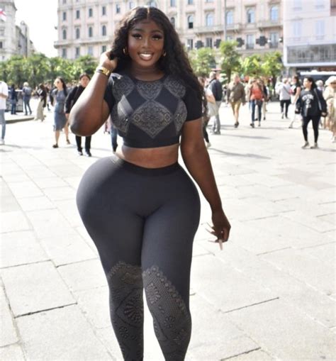 Do You Like Me Pretty Ghanaian Model Asks As She Flaunts Her Big Butt Photos