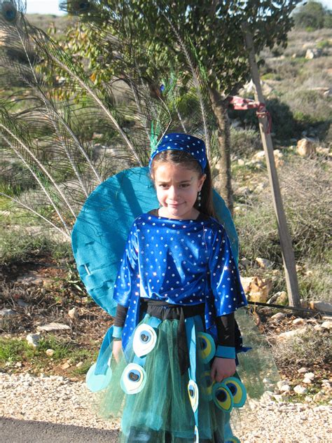 With עדי פרץ branded mobile app you can delight them by uploading their photos to their personal gallery. 101. תחפושת של טווס-עדי פרץ