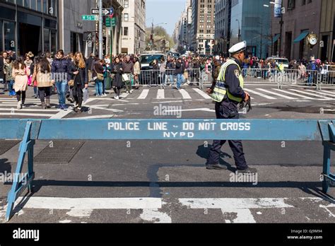 New York City Usa Police Line 5th Avenue Stock Photo Alamy