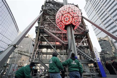 5 Interesting Commercial Facts About The Times Square Ball Drop