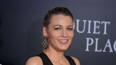 here s why blake lively has deleted all her instagram photos heat celebrity heatworld