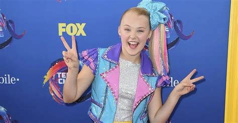 Jojo Siwa Rocked A More Grown Up Look At The American Music Awards And You Have To See It