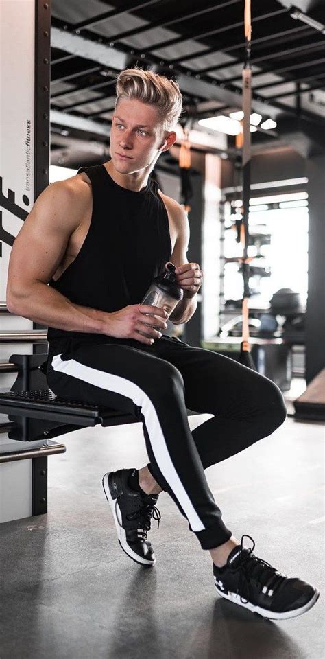 13 Ways To Look Good At Gym Gym Outfit Men Gym Photography Hot Gym