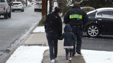 Ridgewood Nj Cops Help 4 Year Old Found Wandering In Snow