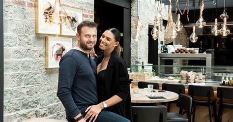 Wout bru vertelt vandaag in hln dat hij dan toch niet zal scheiden van zijn vrouw suzy, ook al ontkent hij niet dat hij geregeld 'op een ander' gaat. Wout Bru en zijn vriendin schelen 23 jaar: "Natassia wil ...