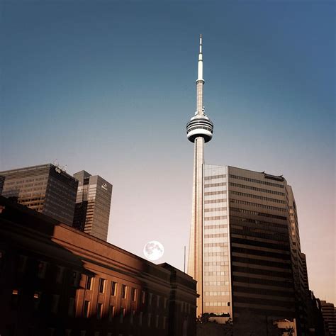 Hd Wallpaper Cm Tower Cn Tower Canada Toronto Moon Building City