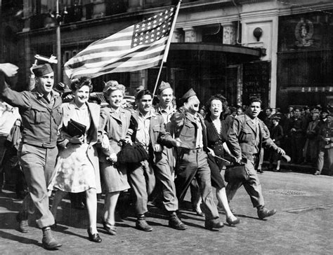 11 Photos Of Vj Day Celebrations Imperial War Museums