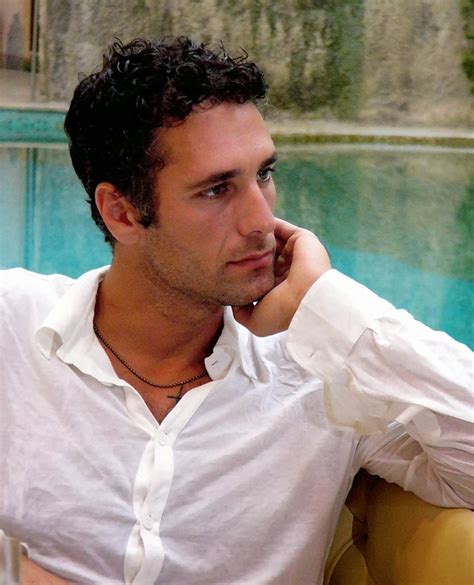 After a rough divoce, frances, a 35 year old book editor from san francisco takes a tour of tuscany at the urgings of her friends. Celeb68: Raoul Bova