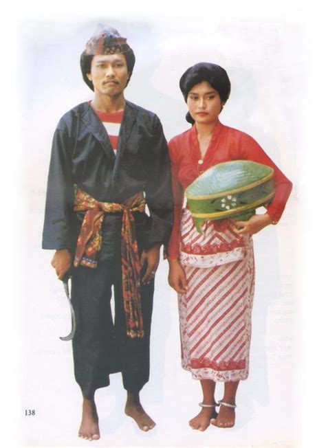 Pakaian ini disebut dengan nama jas takwa. LENGKAP Pakaian Adat Tradisional Gambar | Bali, Jawa ...