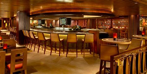 Hotel Bars And Restaurants In Honolulu Hawaii Hilton Hawaiian Village