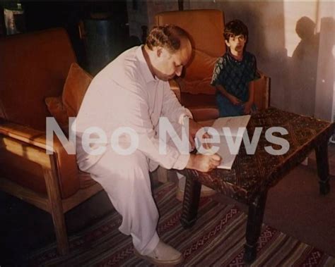 Rare Pictures Of Pakistans Pm Nawaz Sharif Goes Public Quaid Tv