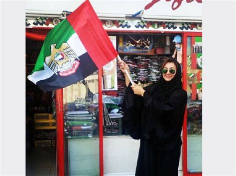 في سير الأحياء، يُزال المحتوى فوراً إذا كان بدون مصدر يدعمه أو إذا كان المصدر المُستشهد به مشكوكاً بأمره. جولولي | رسالة حب من هيفاء حسين لزوجها حبيب غلوم في يوم العلم