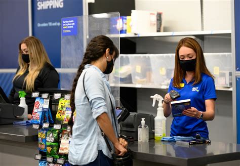 Best Buy Customer Interaction At Register Best Buy Corporate News And